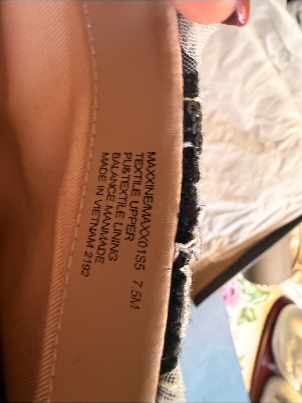 Flats & Loafers - Picture 3 of 5